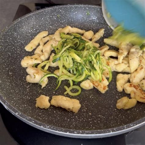 Straccetti Di Pollo Con Zucchine Ricetta In Padella Cucina Italiana Light