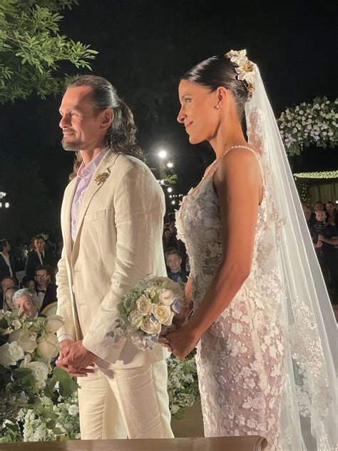 Celeste Muriega Se Casa Y Lleva Transparencias En Su Vestido De Novia