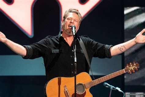 Blake Shelton Performs 'God's Country' With 6-Year Old Fan