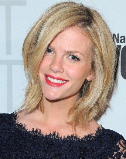 Brooklyn Decker Demonstrates Ways To Style A Bob Haircut Choppy Bob