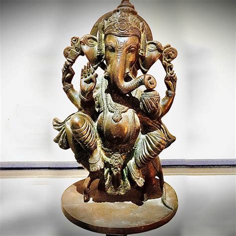 Early 20th Century Antique Solid Bronze Ganesh Statue In Fine Condition