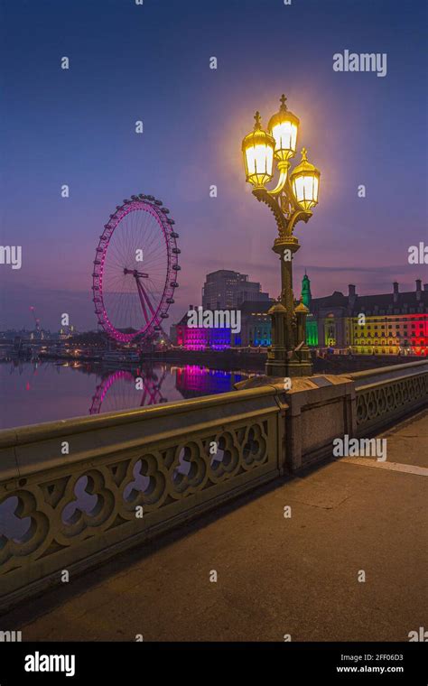 London Eye Reflection at Sunrise Stock Photo - Alamy