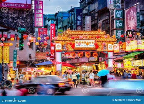 Raohe Street Night Market, Taipei - Taiwan Editorial Stock Image ...