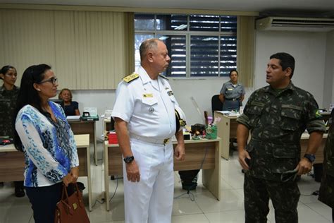 Comandante Do 9º Distrito Naval E Comitiva Da Escola Estadual Almirante