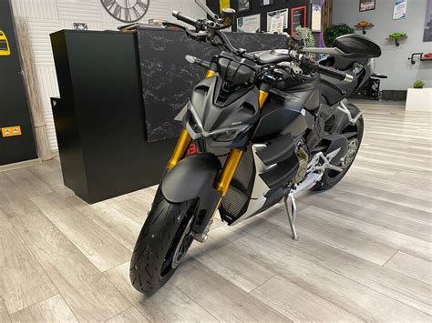 Купить б у Ducati Streetfighter V4 в Москве чёрный naked bike 2022 года на Авто ру ID 1119921172