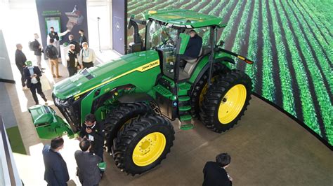 John Deere Reveals Fully Autonomous Tractor