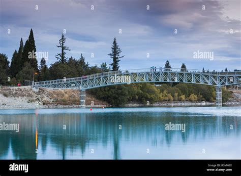 Lake Tekapo Footbridge Hi Res Stock Photography And Images Alamy