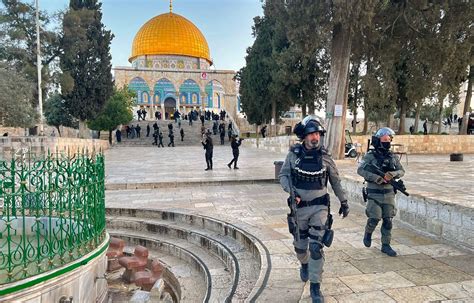 J Rusalem De Violents Affrontements En Pleine Nuit La Mosqu E Al Aqsa