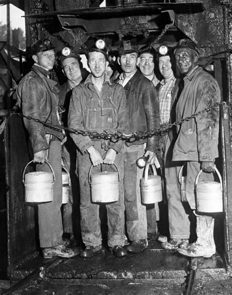 KENTUCKY COAL MINERS 1930 PHOTO FUEL OIL LANTERNS COAL DUST MINING