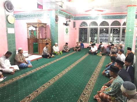 Polres Tolitoli Gelar Jumat Curhat Setelah Sholat Subuh Di Kelurahan