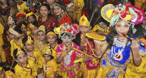 Shri Krishna Janmashtami 2024 Live Temples Decked Up Devotees Flock