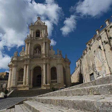 Visitando La Basilica Di San Paolo Nel Borgo Siciliano Di Palazzolo