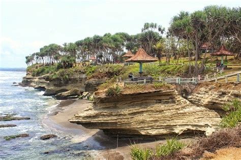 Spot Foto Pantai Batu Hiu Pangandaran Htm Rute Obyek Wisata