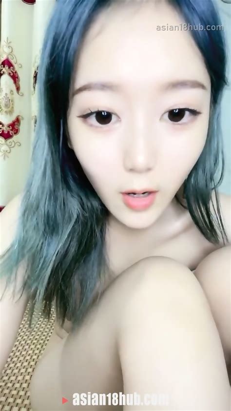 Chinese Cam Girls 外貌姣好长相清纯的妹妹缺钱下海自慰 Eporner