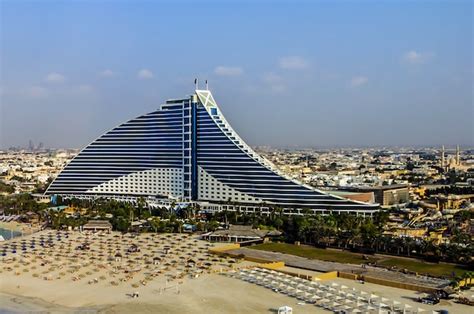 Premium Photo Dubai Uae November 18 Jumeirah Beach Hotel On