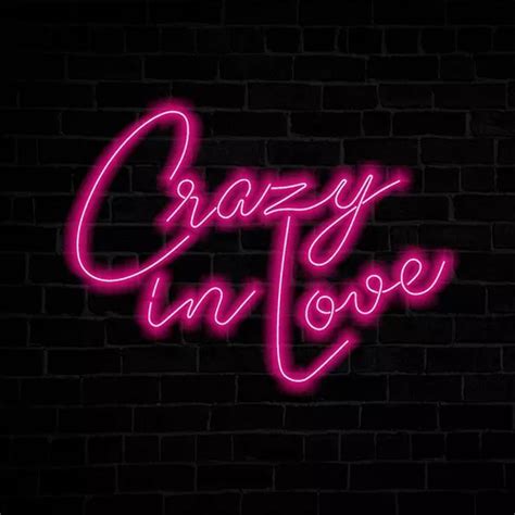 Luminária Letreiro Neon Led Crazy In Love 120 X 90 Cm Cor Rosa 110v