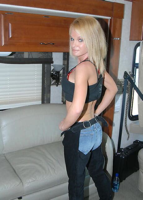 Tempting Milf Tye Revealing Big Boobs And Jerking Off