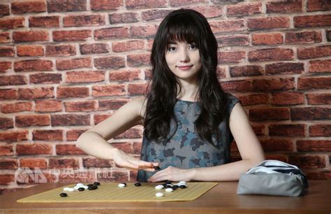 围棋混血女神黑嘉嘉6岁开始学棋参考网