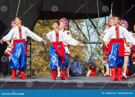 Performances in Folk Ukrainian Costumes Editorial Photo - Image of ...