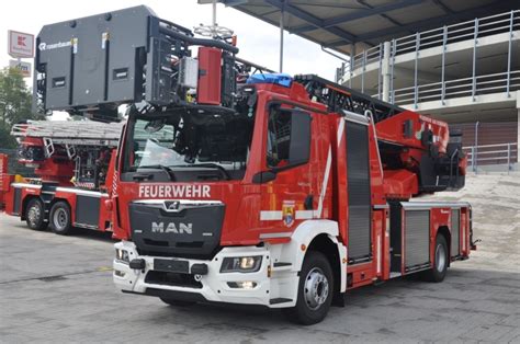 Drehleiter Automatik Mit Korb 23 12 Freiwillige Feuerwehr Bad Doberan