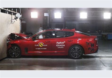 Foto Kia Stinger 2017 Crash Test Euro Ncap 2017