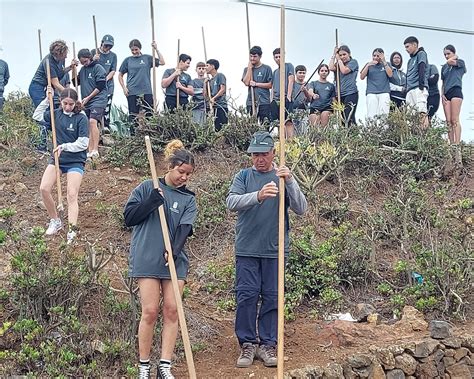 Estudiantes Herreños Disfrutan Del Salto Del Pastor En La Semana