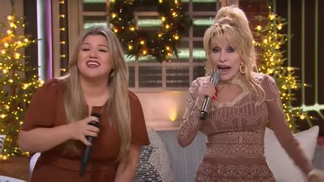 Dolly Parton And Kelly Clarkson Sing A New Beautiful Rendition Of 9 To 5