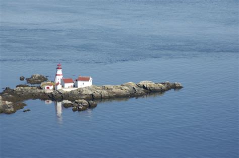 East Quoddy Lighthouse (Head Harbour Lighthouse) in Wilson's Beach, NB ...