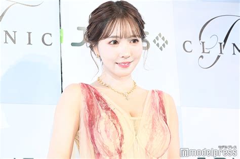 画像2369 三上悠亜、sexy穴開きワンピで美脚大胆披露「可愛すぎ」「さすがのスタイル」の声 モデルプレス