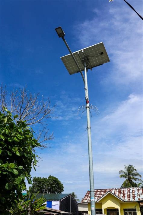 Kementerian Esdm Serahkan Lampu Jalan Tenaga Surya Kepada Kabupaten