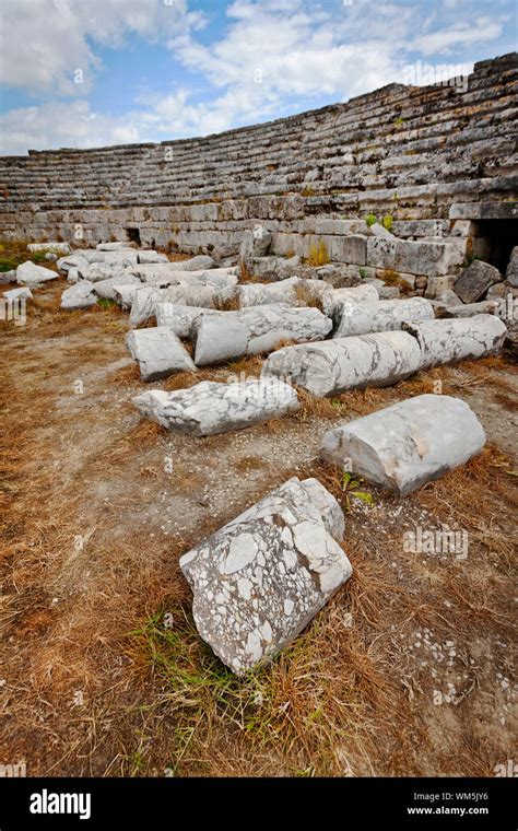 Fallen column ruins at Perga in Turkey Stock Photo - Alamy