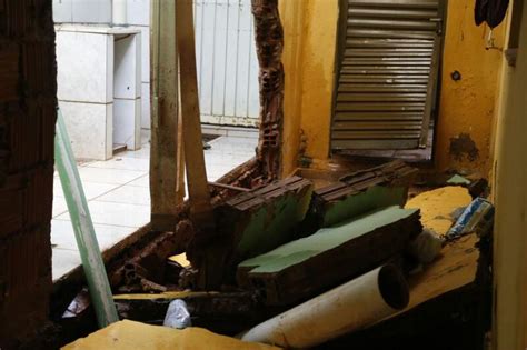 Enxurrada Invade Casas E Deixa Rastro De Destrui O No Oct Vio P Cora