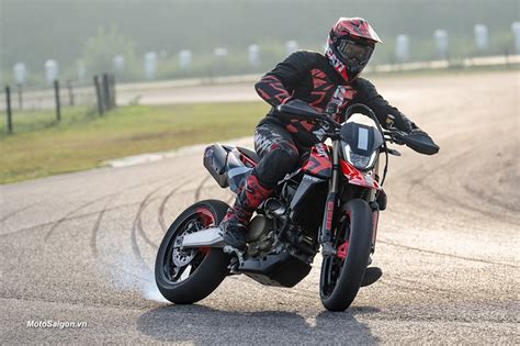 L Gi Xe Hypermotard Mono C Ng I T C C Motosaigon