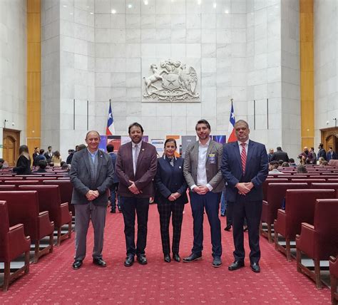 Estudiantes y académicos de Ingeniería participan en Cumbre Nacional