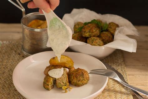 Alb Ndigas De Br Coli Con Salsa De Yogur Una Receta S Per Saludable