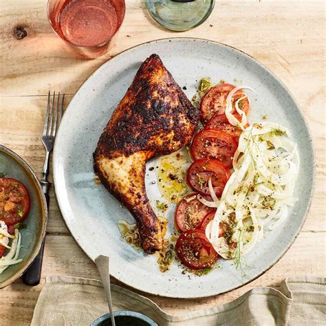 Hähnchenkeulen mit Tomaten Fenchel Salat Rezept ESSEN UND TRINKEN