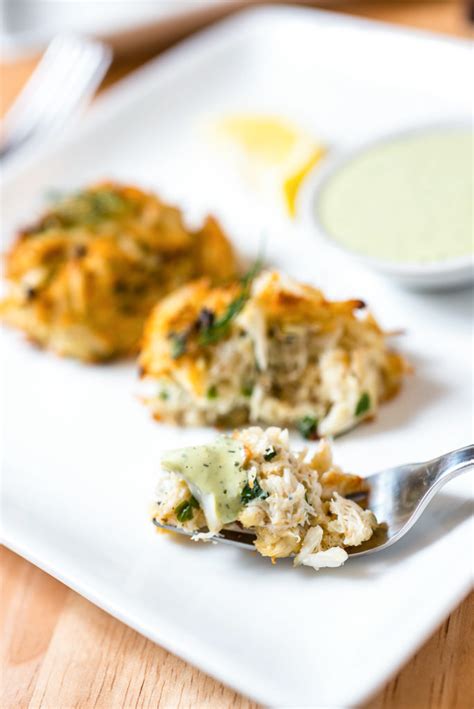 Broiled Maryland Crabcakes With Creamy Herb Sauce