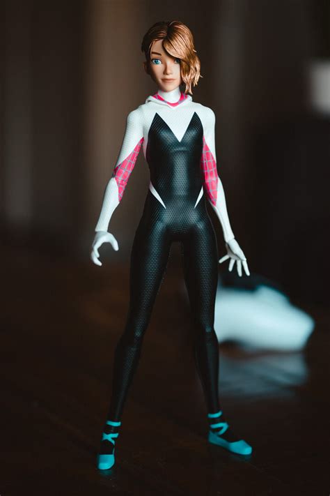 Hot Toys MMS Spider Man Into The Spider Verse Spider Gwen Page Collector