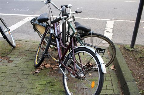 Rote Karte für Schrotträder in Bickendorf Gemeinsame Aktion von