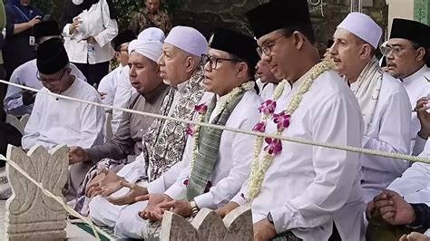 Pasangan Anies Dan Cak Imin Ziarah Ke Makam Sunan Ampel Liputan