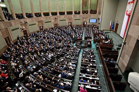 Los dos políticos indultados por el presidente polaco tratan de