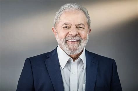 Lula fez cirurgia para retirada de lesão na laringe Parahybano