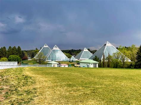 90+ Alberta Roadside Attractions: The Ultimate Landmarks List