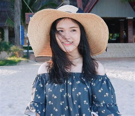 U Việt Nam Người yêu xinh như hot girl của các cầu thủ U Việt Nam