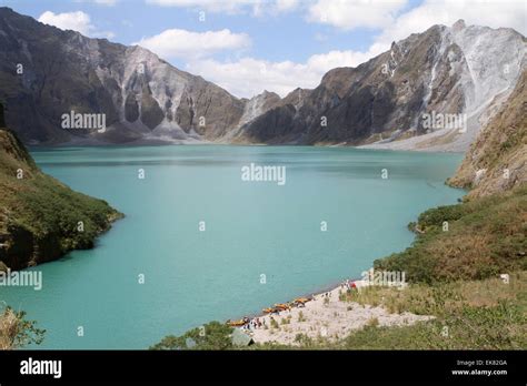 Mount Pinatubo Volcano Hi Res Stock Photography And Images Alamy