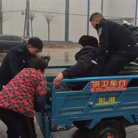 雨雪中，成武九女五岔路口处一七旬老人倒在路边家人公安局群众