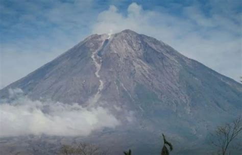 Mitos Gunung Semeru Paku Bumi Pulau Jawa Singgasana Para Dewa