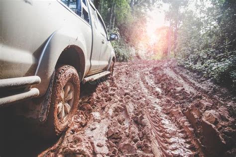 Dirty Offroad Car Rides With Obstacles In Forest Area Foto De Archivo