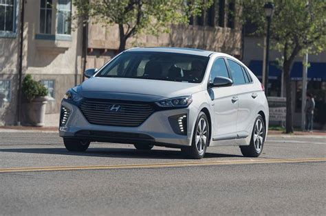 Hyundai Ioniq Plug In Hybrid Pictures Photos Edmunds