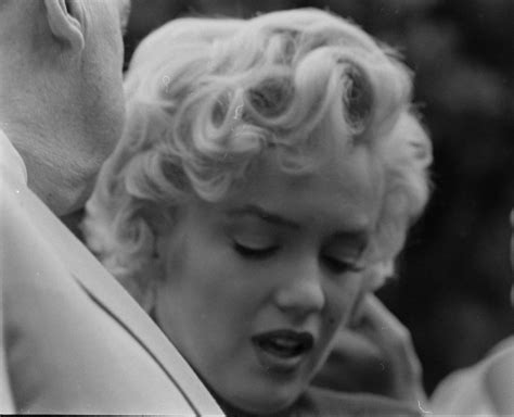 Marilyn Monroe Announces Her Divorce From Joe Dimaggio October